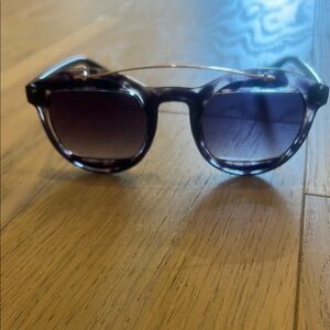 Stylish Sunglasses (NWOT)